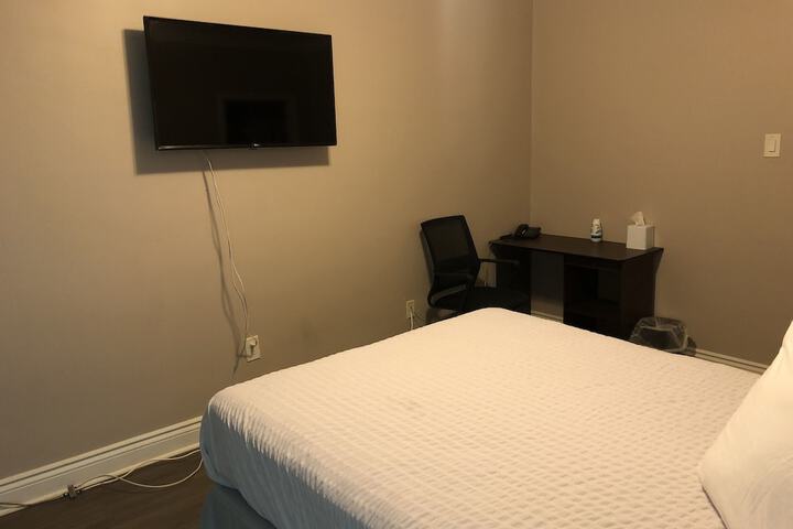 1 Queen Bed (11 of 33)