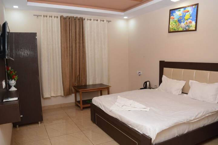 Room 6 of 20