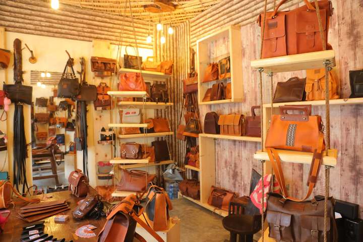 Gift Shop 112 of 157