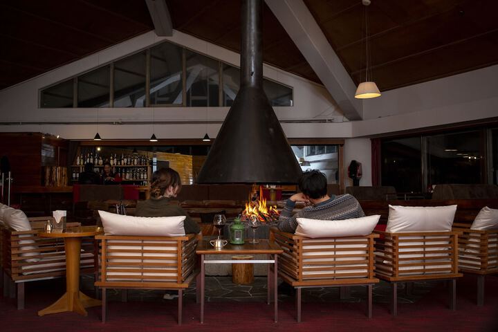 Lounge 26 of 41