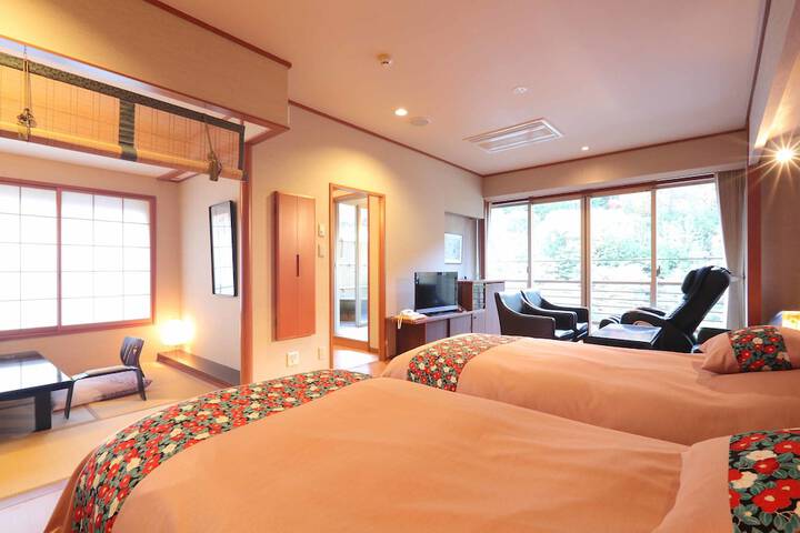 Room 13 of 102