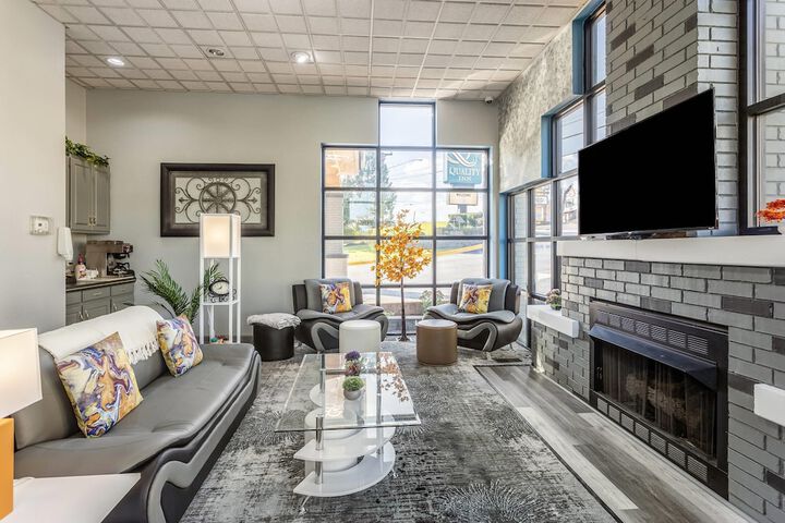 Entrance & Lobby
