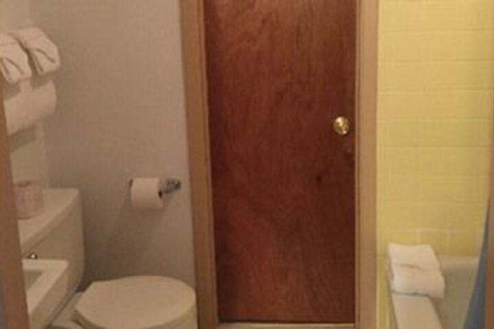 Room 6 of 182