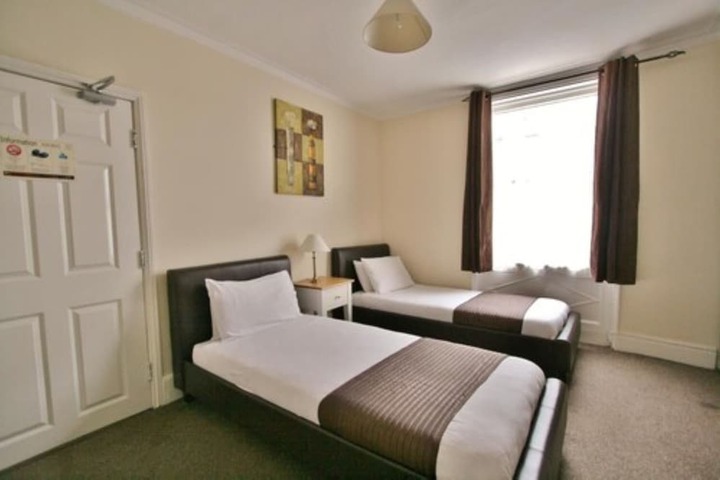 Room 9 of 34