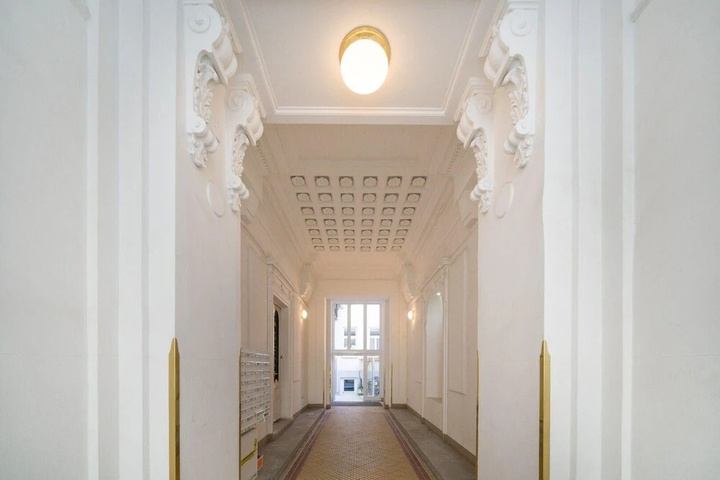 Room 12 of 18