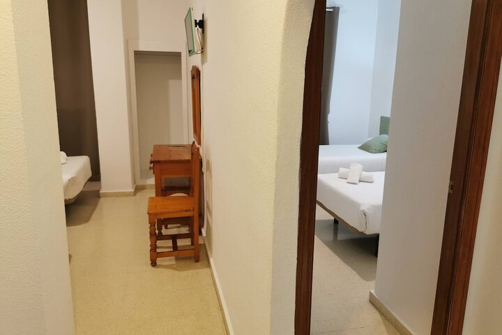Room 9 of 32