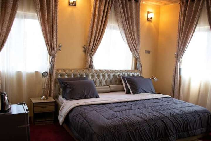 Room 15 of 18