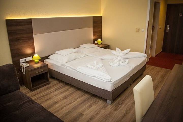 Room 4 of 34