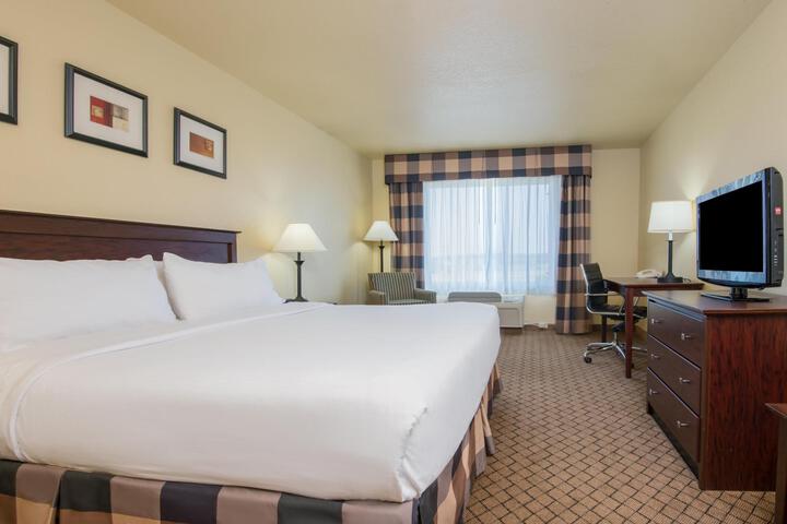 Standard | King Bed (2 of 14)