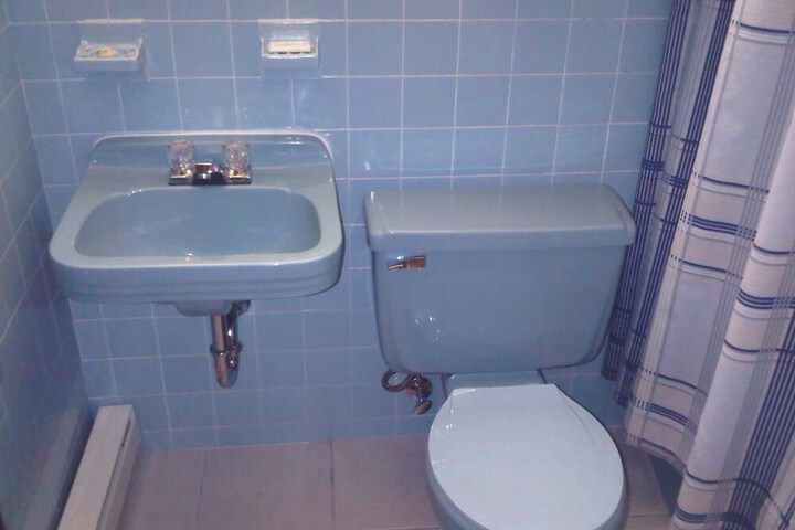 Room 6 of 8