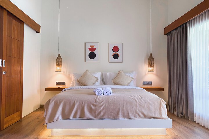 Room 5 of 9