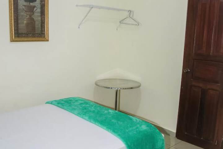 Room 10 of 32