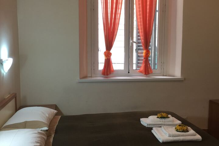 Room 2 of 25