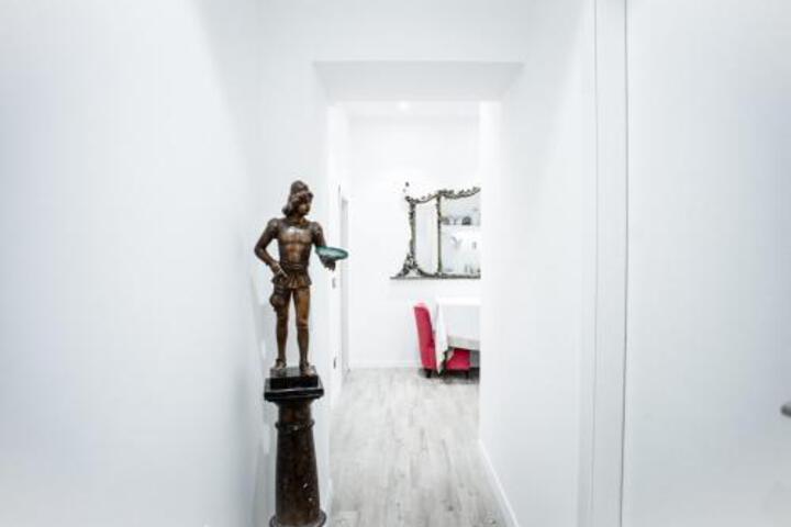 Room 2 of 5