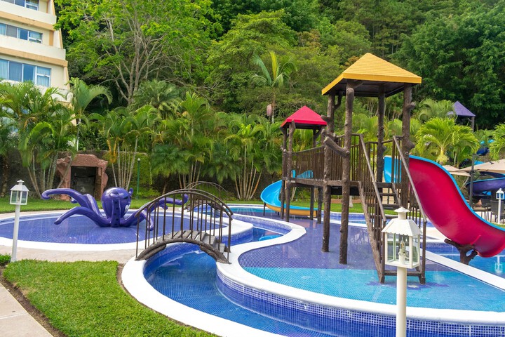 Pool 24 of 68