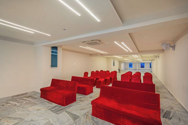 Ballroom/Hall 33 of 45