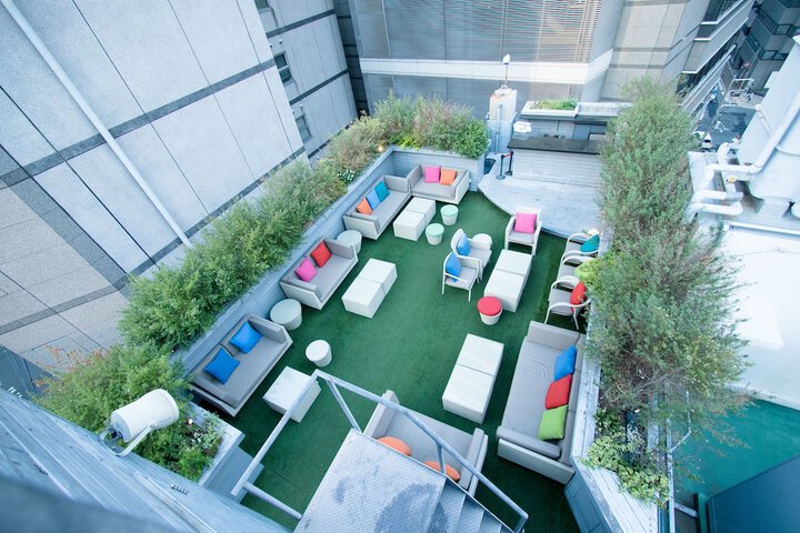 Lounge 20 of 25
