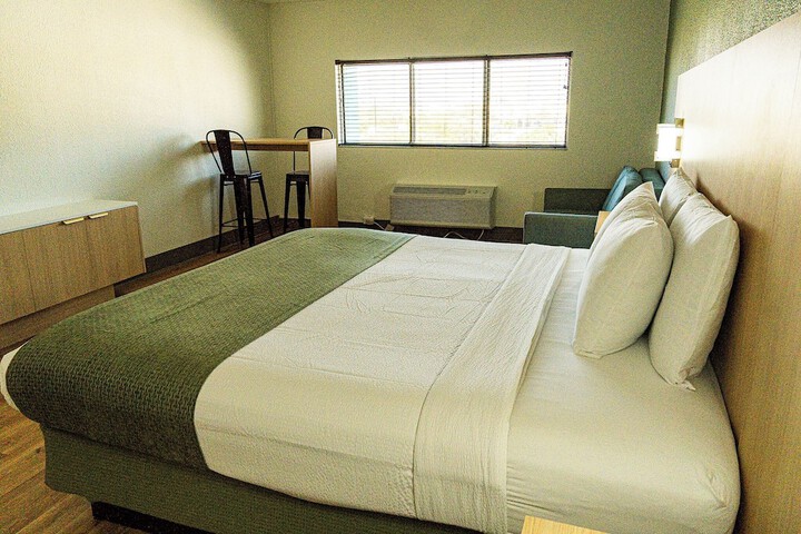 Room 62 of 201