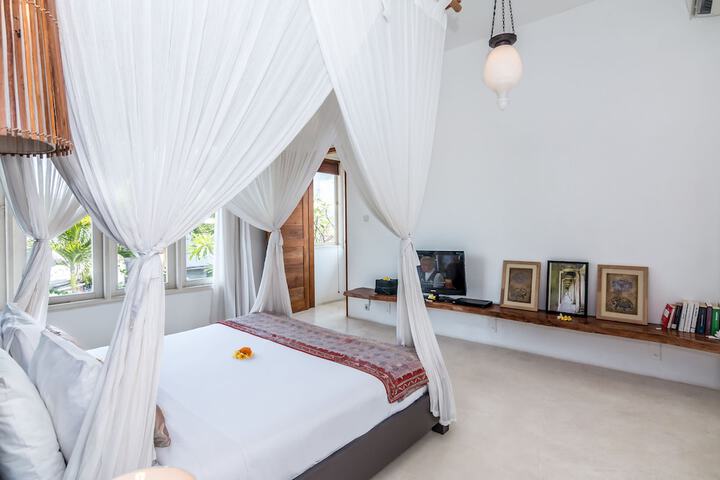 Room 4 of 34