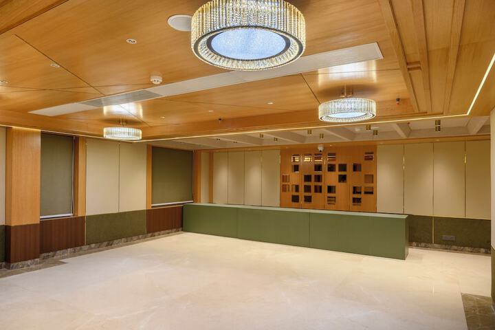 Ballroom/Hall 57 of 80