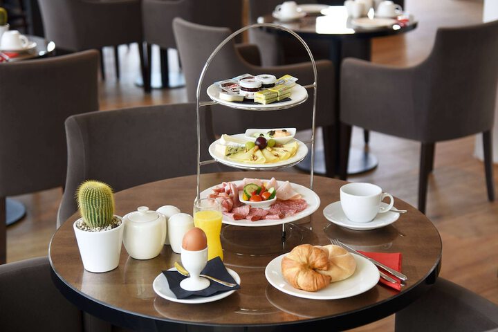 Breakfast/Coffee Service 101 of 121