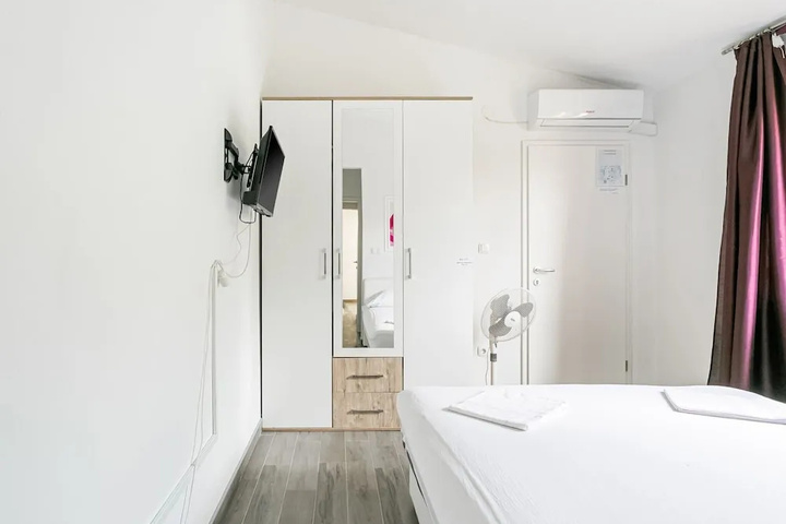 Room 2 of 19