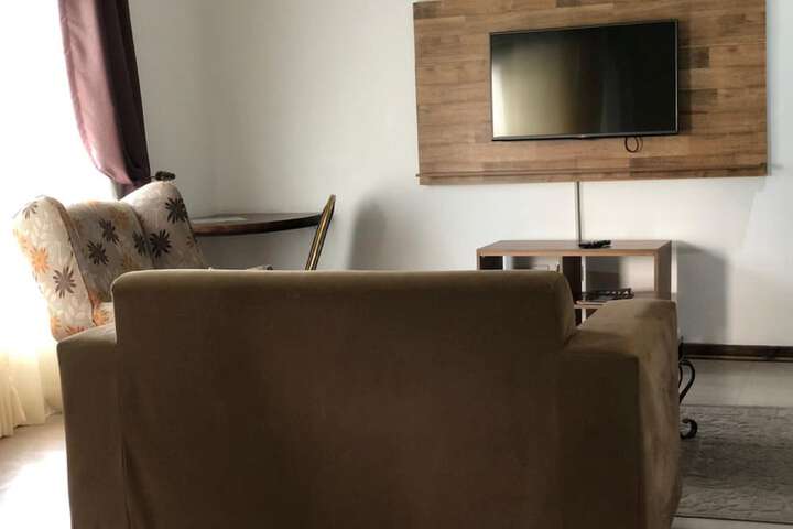 Room 13 of 28