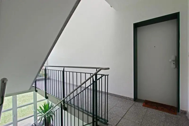 Room 3 of 9