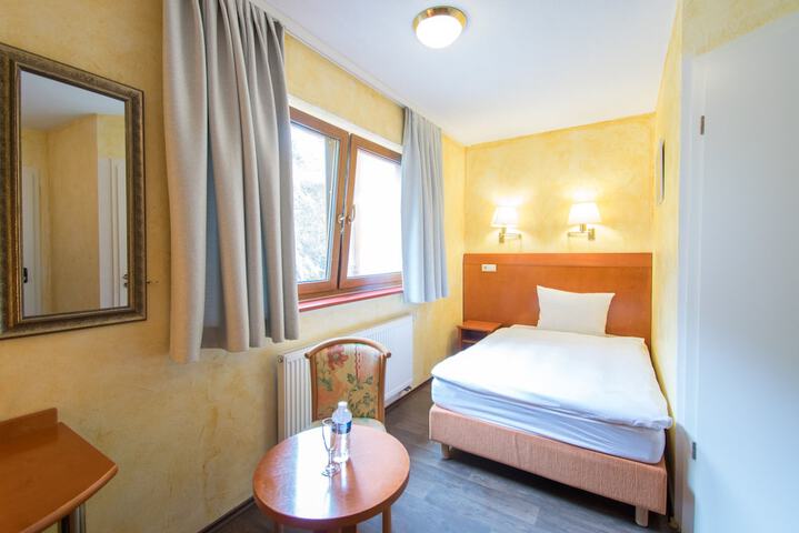 Room 43 of 82