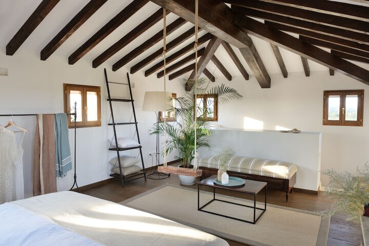 Room 4 of 34