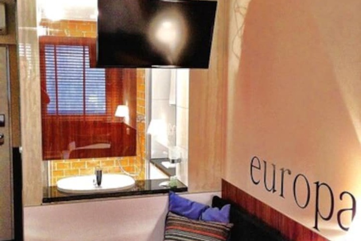 Room amenity
