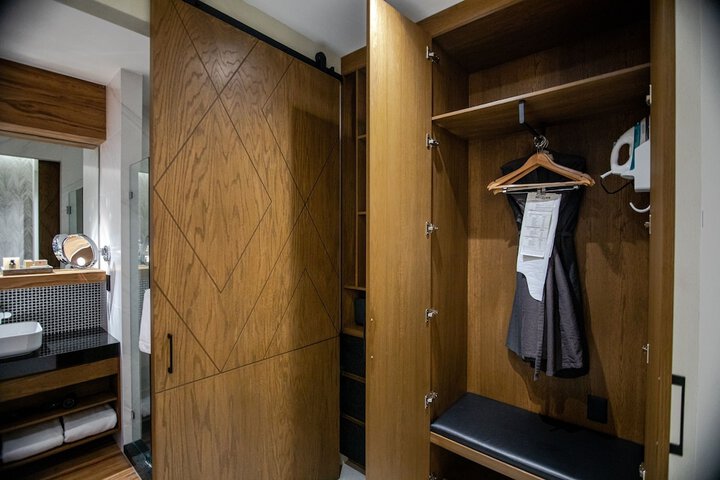 Room 7 of 84