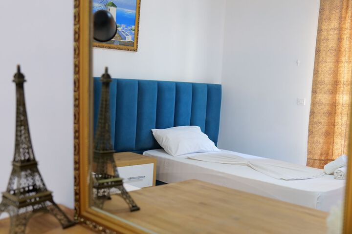 Room 16 of 62