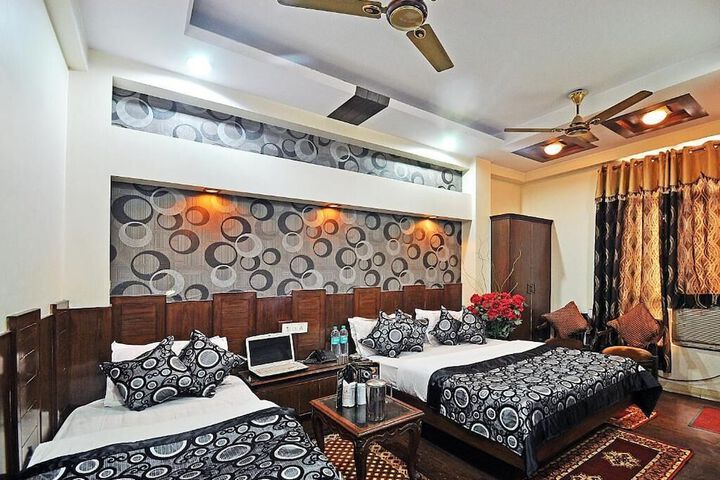 Room 3 of 10