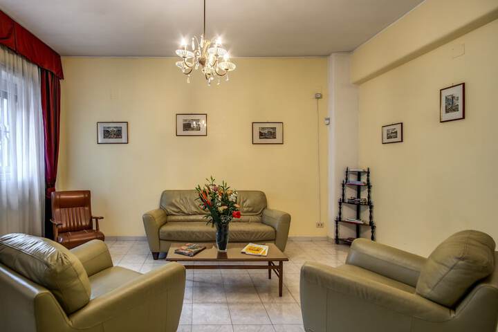 Lounge 171 of 223