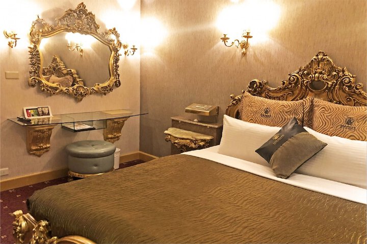 Room 13 of 17