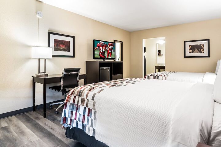 Superior 2 Queen Beds (10 of 12)