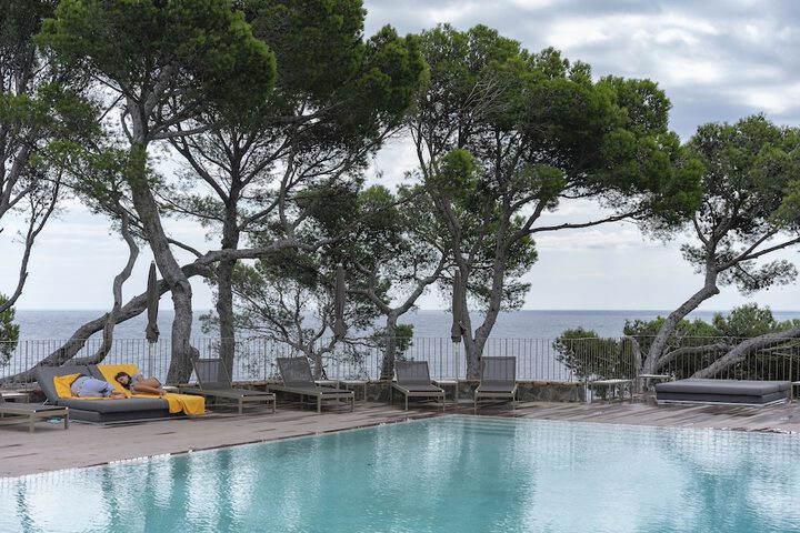 Hotel Pool