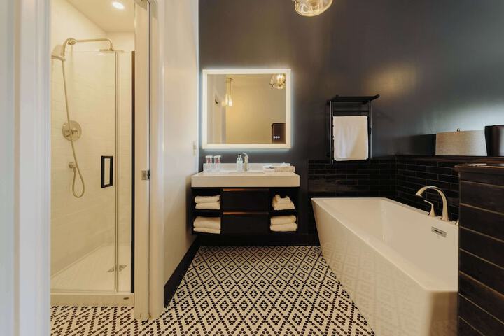Room 28 of 40