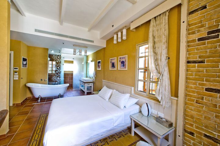 Room 25 of 67