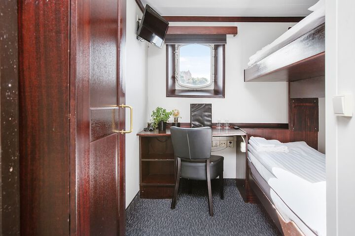 Room 8 of 66