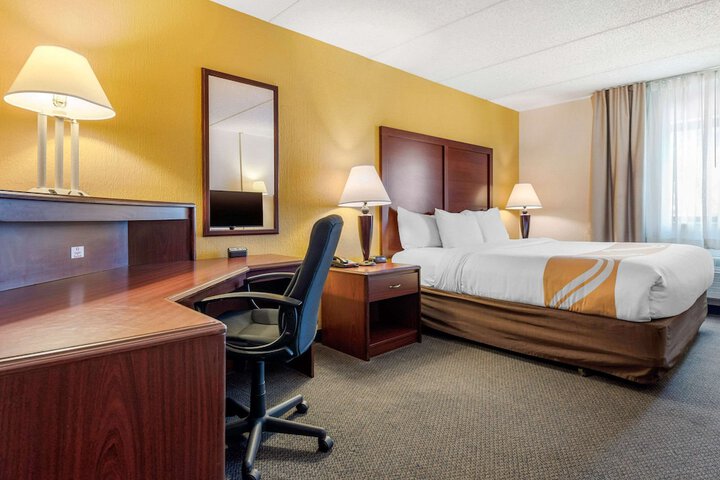 Suite King Bed Accessible (6 of 11)