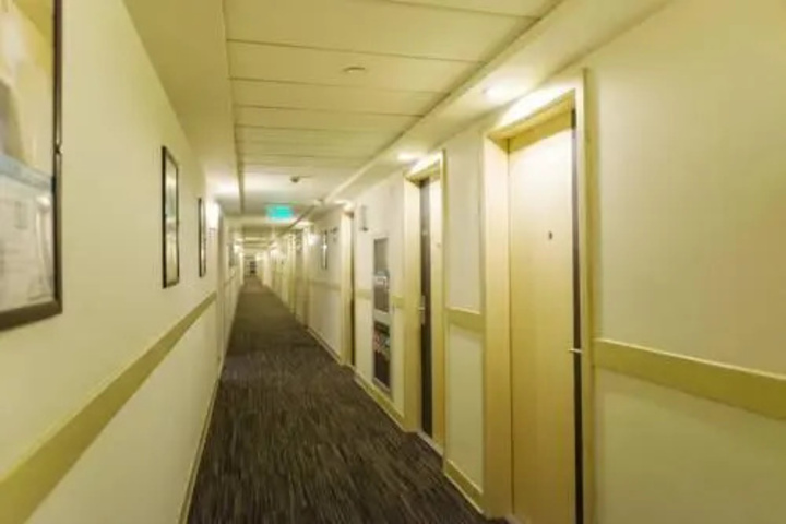 Room 13 of 22
