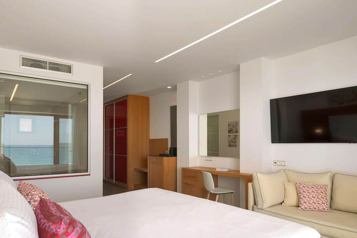 Room 73 of 152