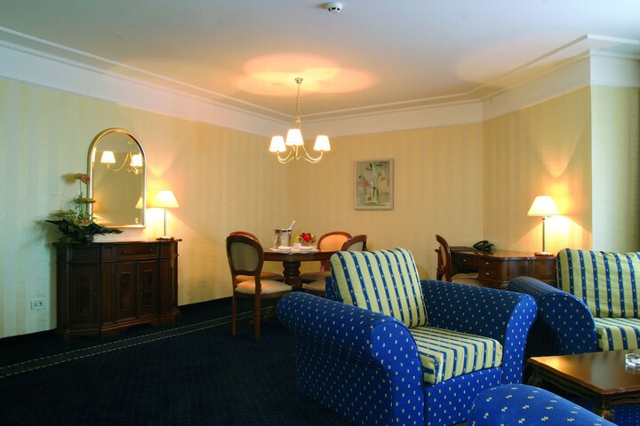 Room 8 of 26