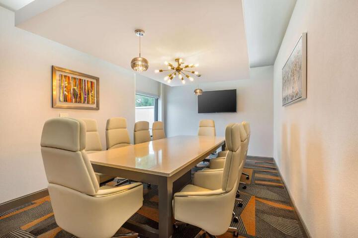 Room 5 of 18