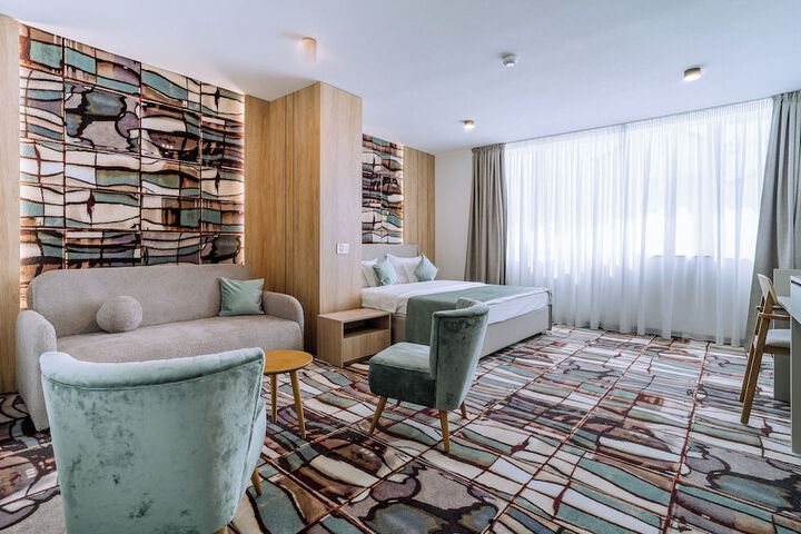 Room 15 of 76