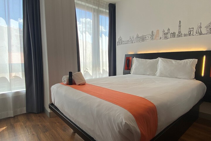 Room 4 of 40