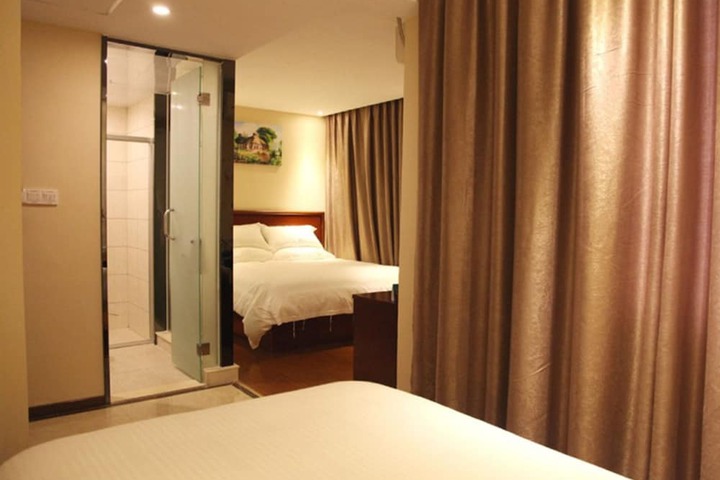 Room 6 of 52