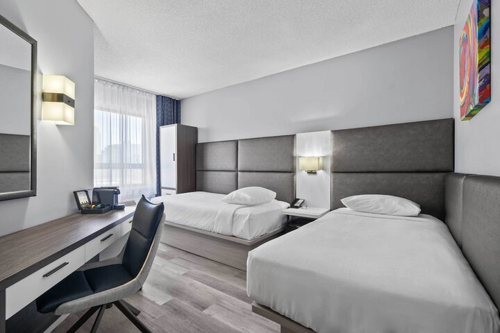 Room 27 of 70